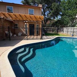 Enjoy Your Getaway in This Entire 5-Bedroom Pool Home -Sleeps up to 12