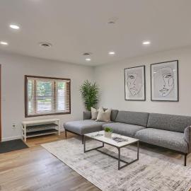 Stylish and Accessible 5 Bedroom, 2 Bathroom Home in Cranberry, Pittsburgh