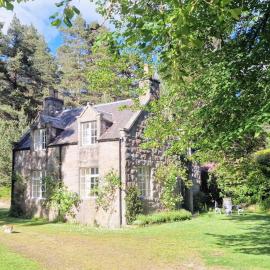Cambus o May Hotel Cottages - 'Traditional, Rustic, Cosy'