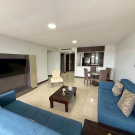 Elegante suite en Hilton Colón con piscina HILL-302
