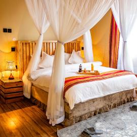 Equator Lodge & Campsite, hotel in Kikorongo