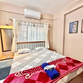 Impressive 3BHK in Bangur VIP Road near Kolkata Airport, hotel in kolkata
