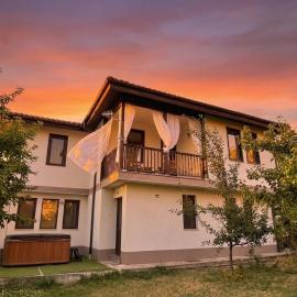 Kassandrova Guest House & Spa โรงแรมในBratsigovo