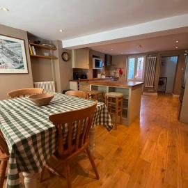 3 bedroom house, close to O2, quick to c London