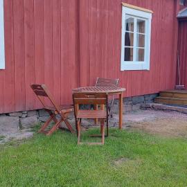 Lillstugan på Östergårds-A cottage in historic environment on Äppelö island