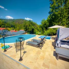 Montana Family Villa, hotel v mestu Văliug