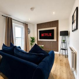MODERN & STYLISH Bedford Apartment, SLEEPS 5, 2 FREE PARKING, QUIET LOCATION, 2 BED 2 BATH, 4 Separate Beds & Near M1