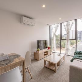 New Apartment, Pool, Sauna, Walk to Shopping, hotel en Phillip