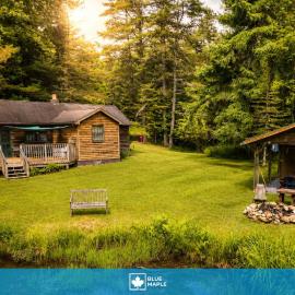 Cozy Cabin w Pavilion Deck Fireplace & FirePit, hotel in Terra Alta