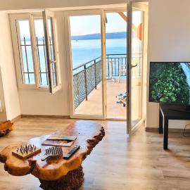 Paradis au bord du lac avec plage privée, hotell sihtkohas Lugrin
