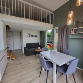 Cozy tiny house with private patio, Malmö, hotel en Kungshälla