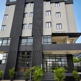 Hotel Pune Grand, хотел в Пюн