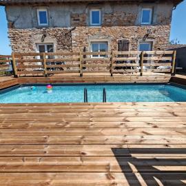 Apt 3, 3 air-conditioned bedrooms, 6 people, swimming pool, hotel in Crêches-sur-Saône