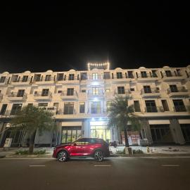 Hân House - Best View Airport & Droptop Cafe BBQ, hotel a Ấp Bình Sơn