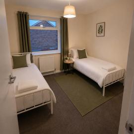 Monthly Stays 4BR | 7 Beds | Parking x5 | Grantham