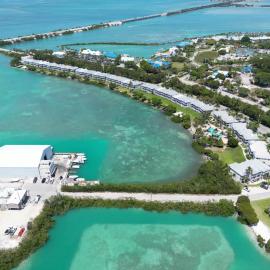 Blue House Getaway - 2BR 3BA Coastal Villa, hotel em Duck Key