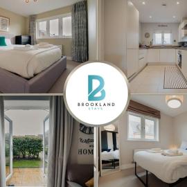 3 Bed House Business Sleeps 5 Location Wifi, hotel in Horley