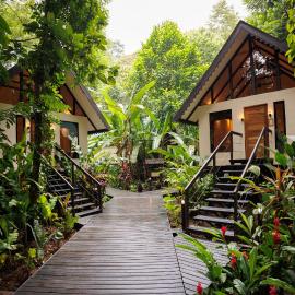 Almonds & Corals Boutique Hotel، فندق في بويرتو فيجو