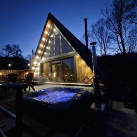 AVA Chalet with Jacuzzi