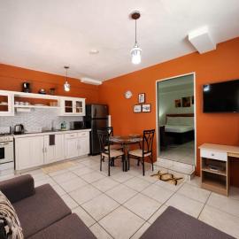 Coral Apt Tropical Apartments Tobago, khách sạn ở Scarborough
