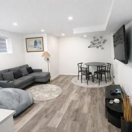 Comfy Haven Family Friendly 2 Bedroom Suite, hotelli kohteessa Winnipeg
