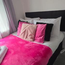 Budget Friendly 2 BR HSE, Short drive to Pleasure Beach,Sleeps 4