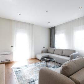 Lumora Living Spacious Apartment Free WiFi, hotel u gradu Đirokastra