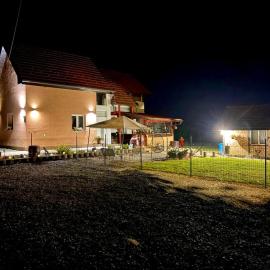 Kuća za odmor-Zeleni raj, hotelli kohteessa Srpska Kapela