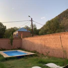 Villa d'Exception à Ourika Nichée au Cœur des Montagnes, hotel u gradu Aghbalou