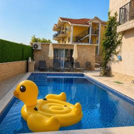 Private luxurious house with pool and garden