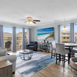 Waterfront Summer Vacay Free Private Beach Chairs & Umbrella Sleeps 5, hotel di Destin