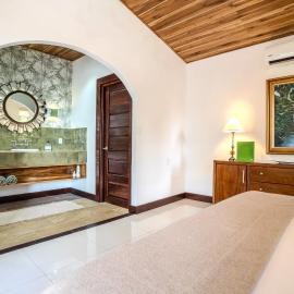 The Pineapple Suite at Oropel Lodge