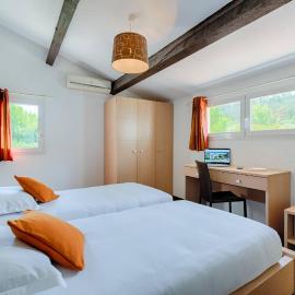 Comfort Aparthotel Mandelieu la Napoule Village: Mandelieu La Napoule şehrinde bir otel