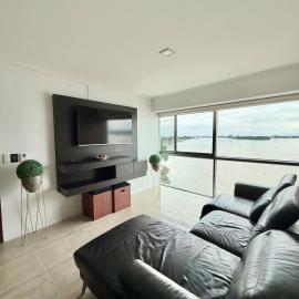 Suite con hermosa vista al río y piscina y jacuzzi RF2-304