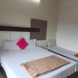 Hotel sai shriyash โรงแรมในเชอร์ดี