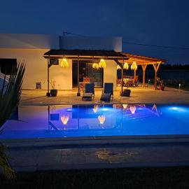 Dar Essenya- Country house with pool in the heart of nature, hotell i Douar Jafeur