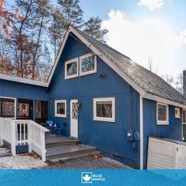 Dog-Friendly Chalet in The Woods Resort w Fire Pit, hotel in Hedgesville