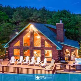 Mountain Cabin w 40 Acres, Hot Tub, FirePit & More, Hotel in Moorefield