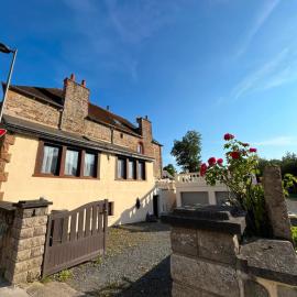 Grande Maison proche mer et sites touristiques, Hotel in Lézardrieux