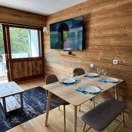 Cozy apartment minutes to telepherique, hotell sihtkohas Megève