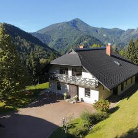Karami Mountainhouse, hotel a Tržič