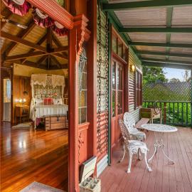 StayAU Ironbark Cottage Romantic Retreat Dandenong