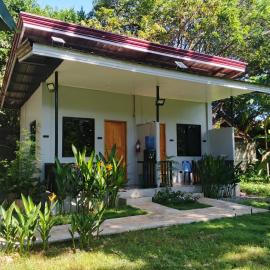 LIBYA's Guesthouse, hotel in San Juan