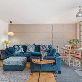 Modern 4 Bed Retreat by 53 Degrees Property Perfect for Families & Groups