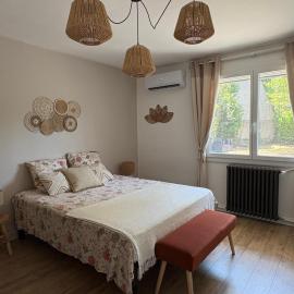 La Pause Cadurcienne, table et chambre d'hôtes climatisées, hotel in Cahors