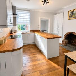 Cosy Wilmslow House | 2 Bed | 2 Bath | Sleeps 4