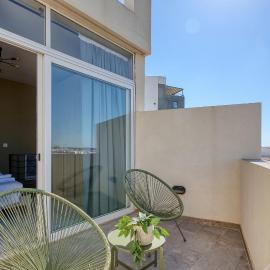 Msieraħ में, होटल Msida Duplex Penthouse with Rooftop Terrace