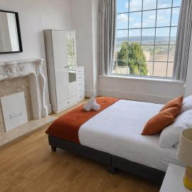 Newton House | Simple City Stays