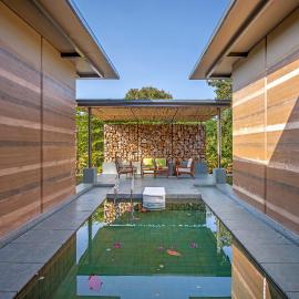 The Earth House, hotell i Hālol