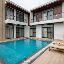 ELIVAAS Signature Angelos Farm Pet-Friendly 8-BHK Villa with Private Pool, Garden, Terrace & Hill Views, hotel in Dhānd
